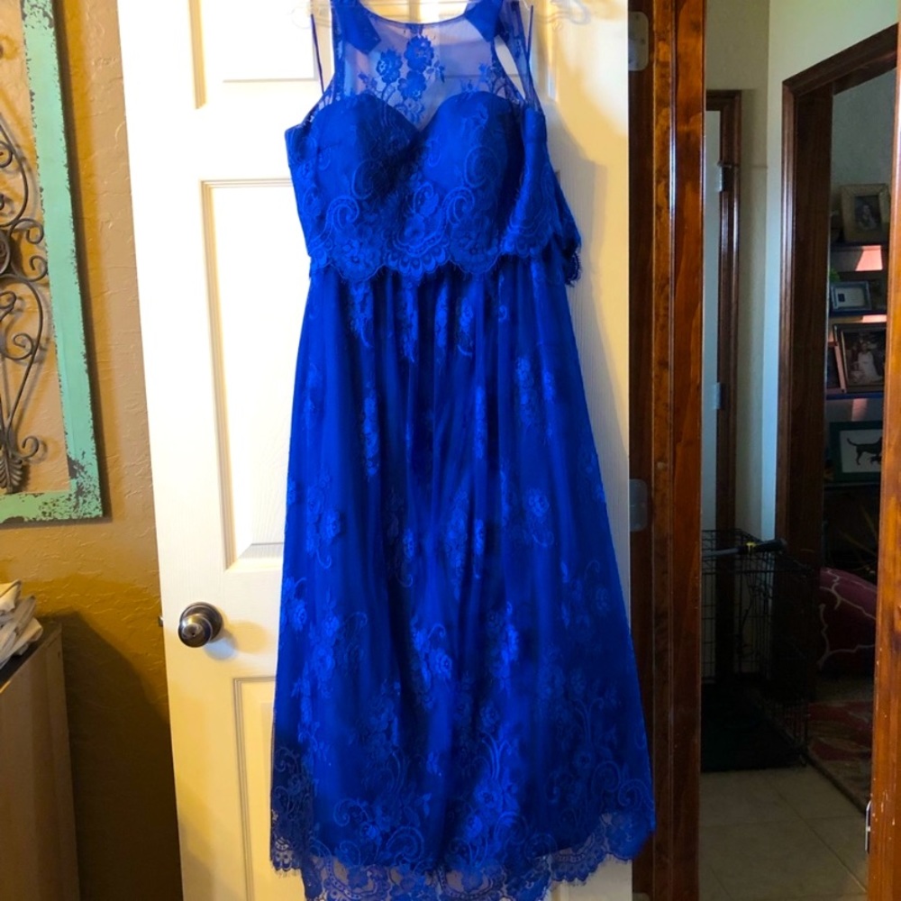 I am selling a gorgeous 2 piece lace gown never used was smaller size 12
